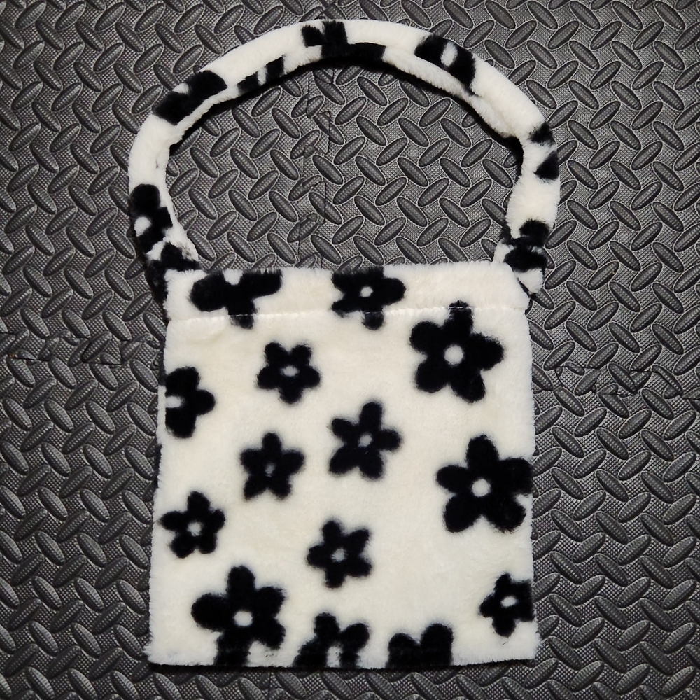 Fluffy Black & White Flower Power Shoulder Bag 90s y2k Vintage Kidcore Aesthetic